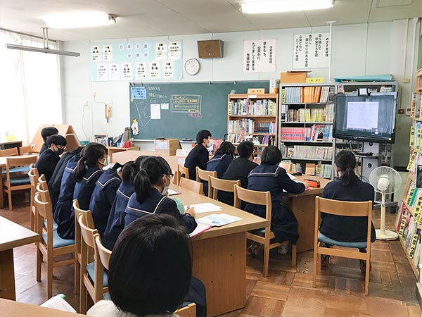 Guest lesson at a junior high school (Ibaraki Plant)